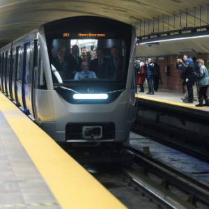 公交局称乘客是导致地铁长时间延误的主要原因