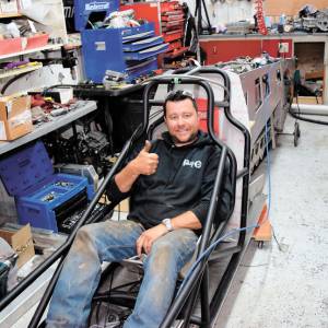 两名魁省跑车发烧友改装雪地摩托挑战世界纪录