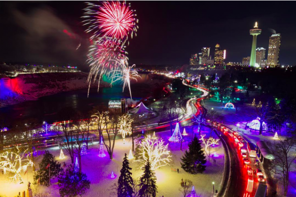 Niagra大瀑布圣诞灯光节 还有烟花可以看