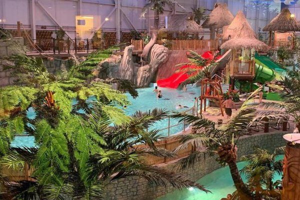蒙特利尔旁的热带风情水上乐园
