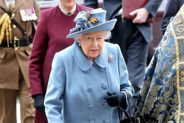 伦敦也慌了：93岁女王“逃离”白金汉，民众扎堆抢购厕纸货架全空 ...
