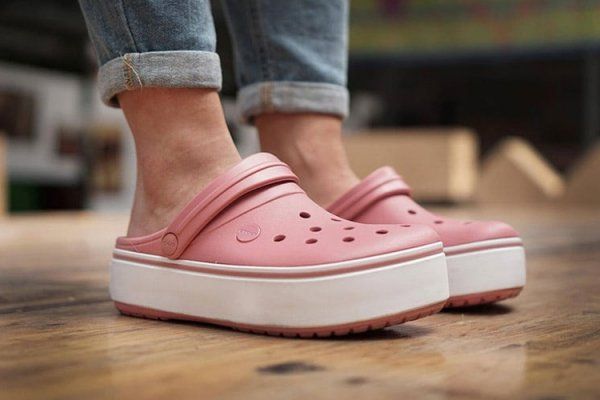 Crocs 两双鞋只要60元