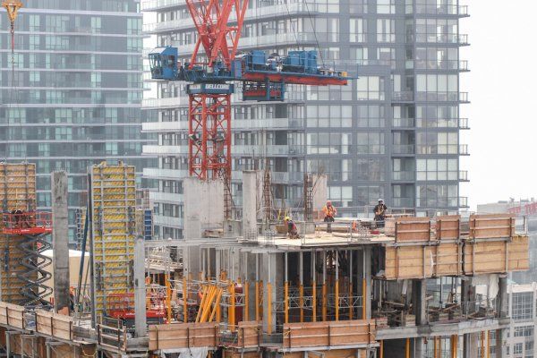 魁省新业主被禁止探访正在建造的公寓楼