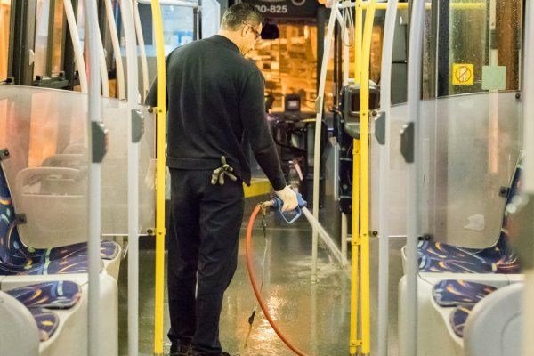 蒙特利尔公交车是如何清洁消毒的？