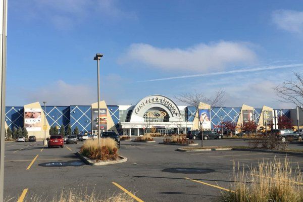 蒙特利尔南岸电影院的一次约会成为一生噩梦