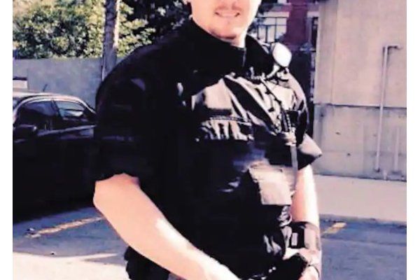 蒙特利尔一警察被揭做卖武器生意