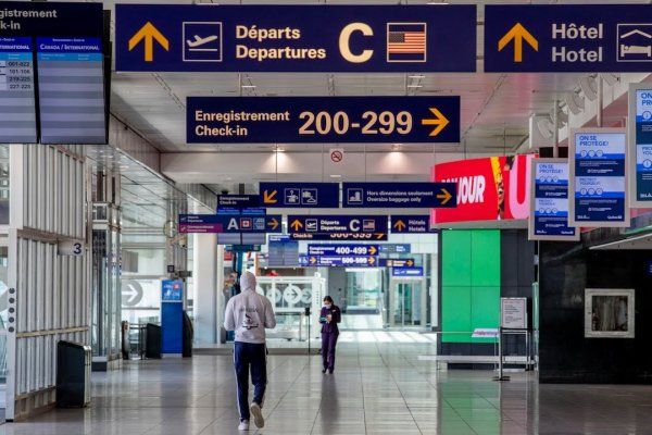 新冠疫情期间 乘坐飞机旅行不容易