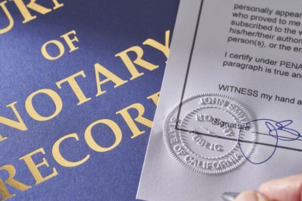 魁省公证师通过新技术与客户签署公证文书