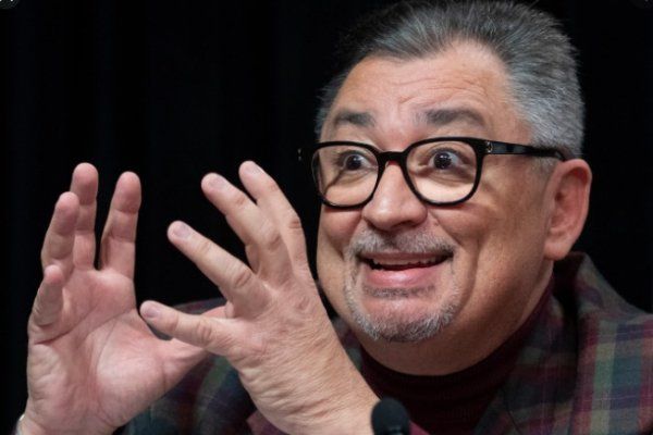 魁省公共卫生主任 Horacio Arruda被揭为骗子公司站台