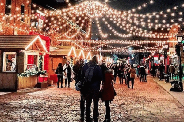 蒙特利尔Atwater市场变身圣诞小村