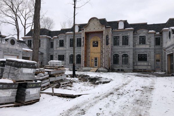 蒙特利尔砍220棵树木为色情大亨豪宅让路