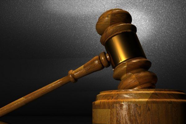 拒戴口罩并且有暴力倾向的父亲被取消监护权