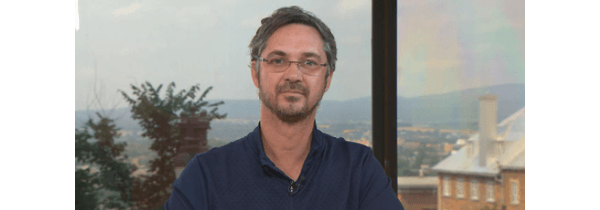 两名宣扬阴谋论的反防疫措施运动领导人感染新冠