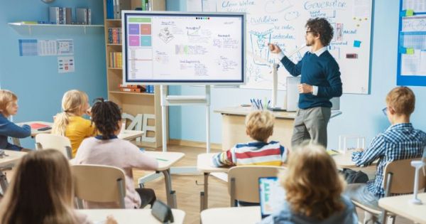 魁省不具备资格的教师数量大幅增长