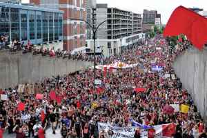 十年前的魁省学生游行使如今的学生每年节省1700元学费