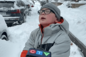 爆笑! 加拿大9岁"厌世"男孩铲雪冲上热搜