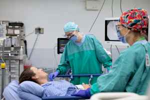 魁省两万人等待手术