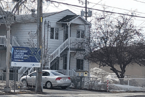 房屋被Mirabel市政府征用的老人无处可去