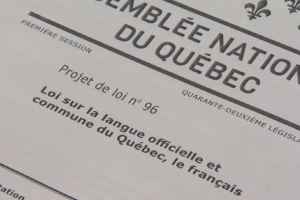 魁省政府的双语政策终结日期被推迟一年