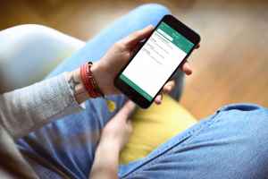 魁省部分中学限制学生在校使用手机