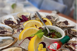 蒙特利尔生蚝美食节 12只生蚝+1杯酒=15元