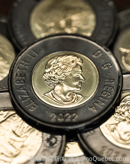 加拿大发行一款特别版“黑金配色”2元硬币，纪念已故英女王 ...