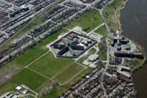 魁省监狱生活自拍照充斥社交媒体