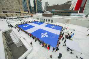 史上最大的魁北克省旗在蒙特利尔展开