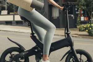 时速可达90公里每小时的电动自行车上路是否合法?