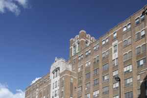 魁省男子疫情期间朝护士吐口水被罚1000元90天监禁