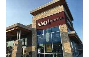 在酒业专卖店停车的居民收到罚单