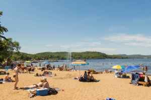 如何在魁省找到适合游泳的干净沙滩