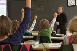 魁省英语学校系统小留学生或将被迫转至法语学校