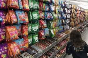 为什么同样的产品在杂货店的售价是Dollarama的三倍？