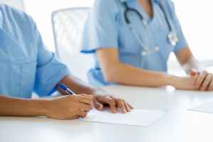 魁省护理专业学生参加外省考试取得魁省护士执业许可