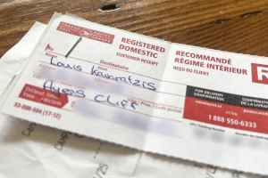 魁北克居民三个月后收到邮政局丢失的重要挂号信