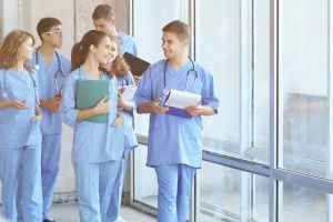 魁省私立护理培训学校提供非正规教育