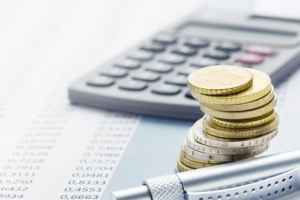 魁省谁的收入最高，护士、公共汽车司机还是教师？