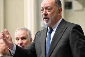 魁省15号医改法案在辩论终结程序下强行通过