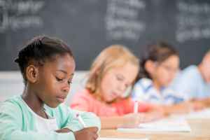 魁省教育厅公布小学期末统考时间引抗议