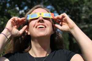 专家建议 谨慎网购日食观测镜
