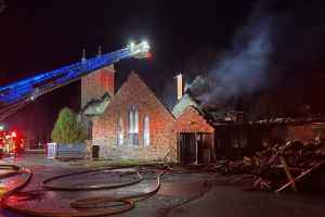 魁省2百年历史教堂发生火灾
