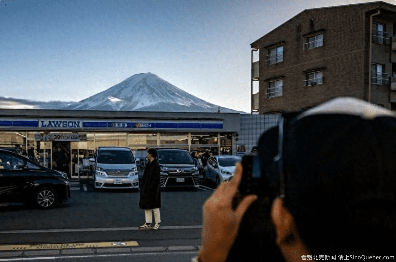 游客挤爆富士山 当地人烦了 直接把景色遮起来