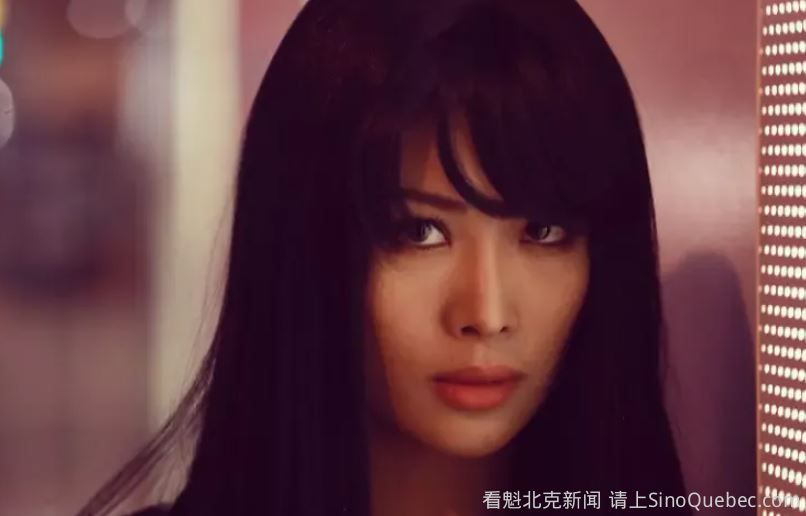 被亲妈嫌弃丑，华裔女孩成了登上好莱坞的脱口秀明星