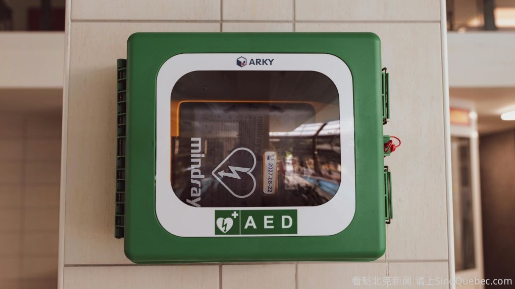 魁省所有公立学校都将安装AED