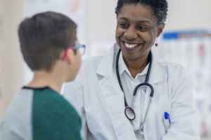 魁省医生通过一线服务窗口 接诊一名病人将可获得100元奖金