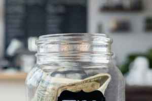 餐馆的小费应该归谁？