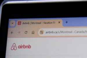 Airbnb平台上数百条蒙特利尔违法广告屡禁不止