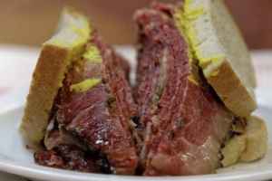 蒙特利尔熏肉三明治入选CNN“全球25款最佳三明治”榜单