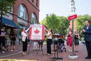 美国佛蒙特州Burlington市中心街临时更名为Canada Street